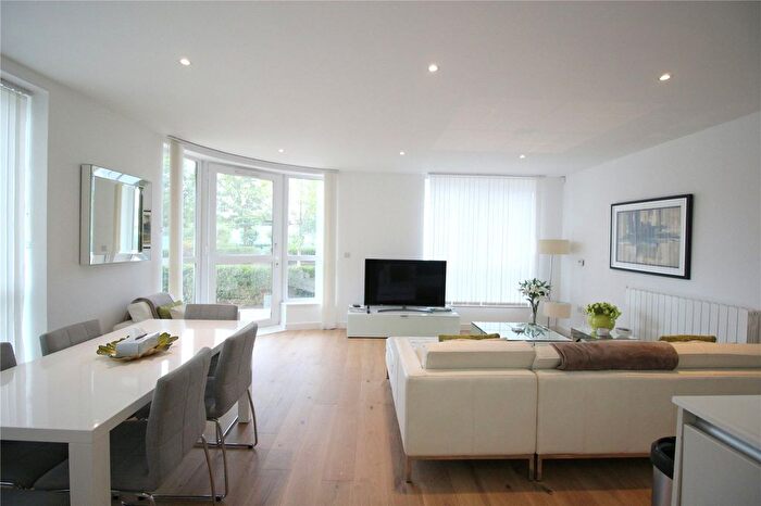 3 Bedroom Flat To Rent In Tudway Road, Canary Wharf, SE3