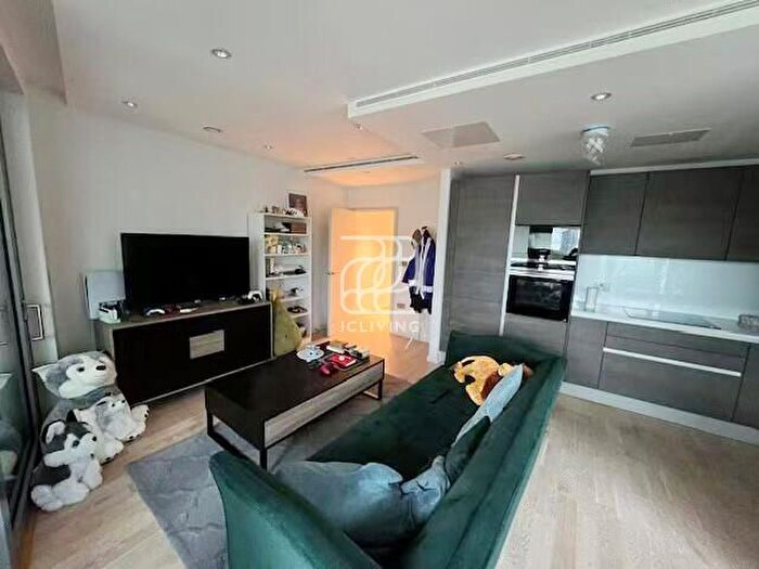 2 Bedroom Flat For Sale In Camley Street, London, N1C