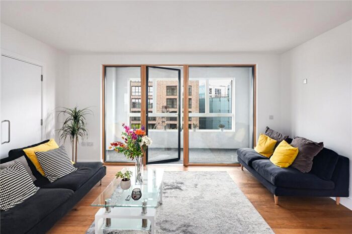 3 Bedroom Flat To Rent In Cotherstone Court, Mint Street, London, E2