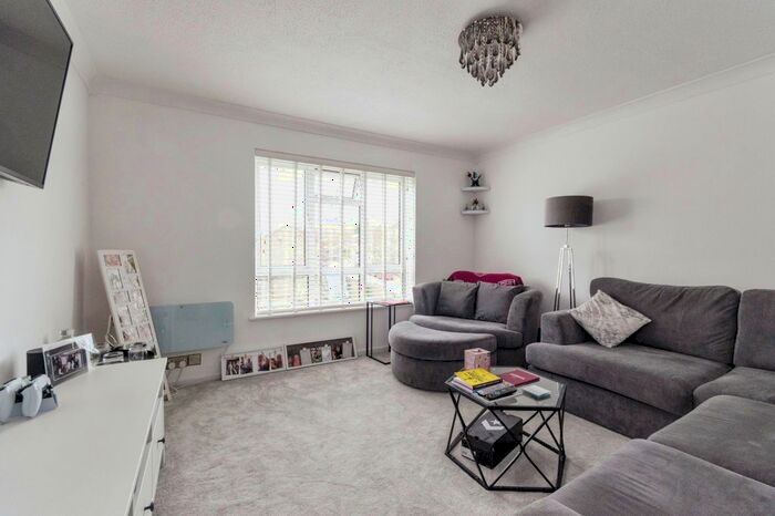 2 Bedroom Flat For Sale In Blacksmiths Hill, Benington, Stevenage, Hertfordshire, SG2