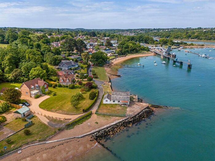 4 Bedroom Detached House For Sale In Fishbourne Lane, PO33