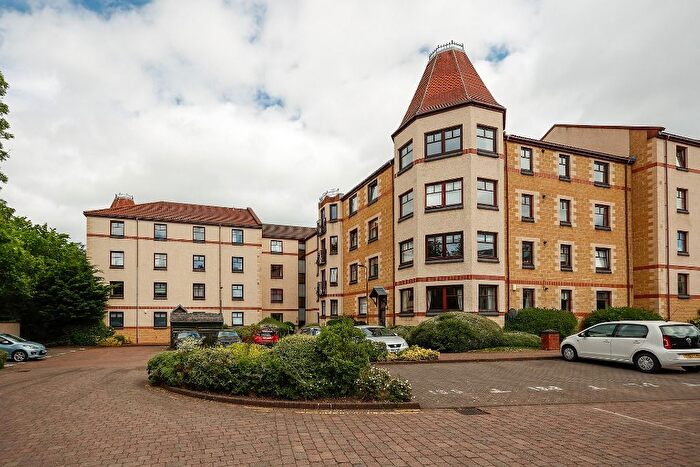 3 Bedroom Flat To Rent In West Bryson Road, Polwarth, Edinburgh, EH11