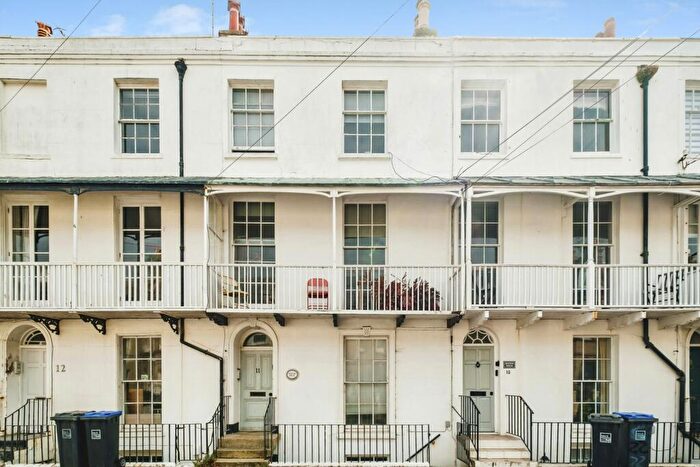 1 Bedroom Flat For Sale In Warwick Road, Worthing, West Sussex, BN11