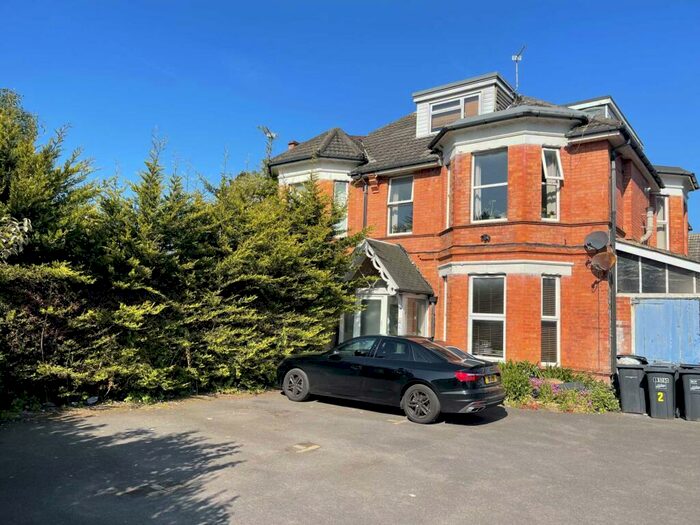 1 Bedroom Apartment To Rent In Please Apply Online Only For Holdenhurst Road, Bournemouth, BH8