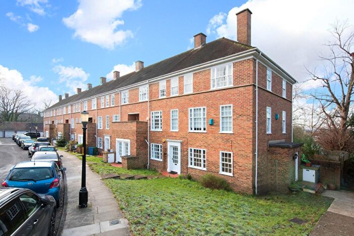 3 Bedroom Flat For Sale In College Road, Dulwich, London, SE21