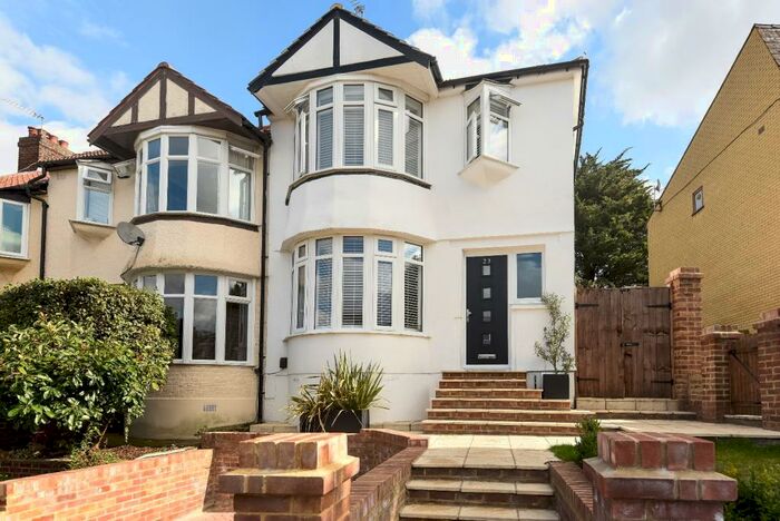 4 Bedroom Semi-Detached House To Rent In Brent Road London, SE18
