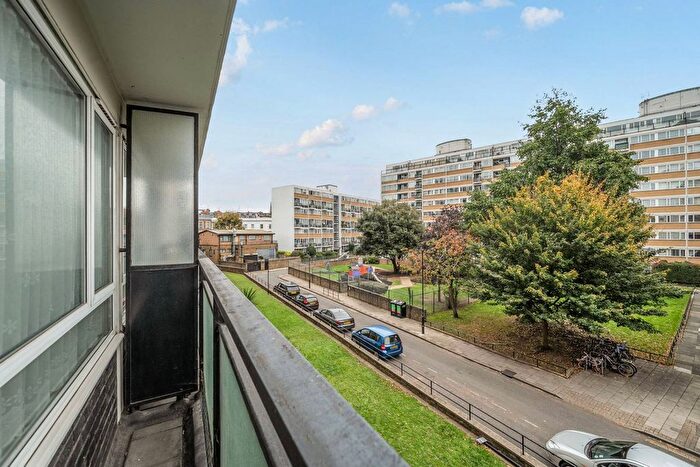 2 Bedroom Flat For Sale In Churchill Gardens, Pimlico, London, SW1V