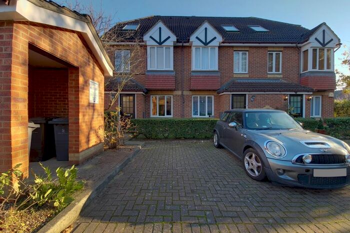 1 Bedroom Flat To Rent In Dorset Mews, Finchley Central, London, N3