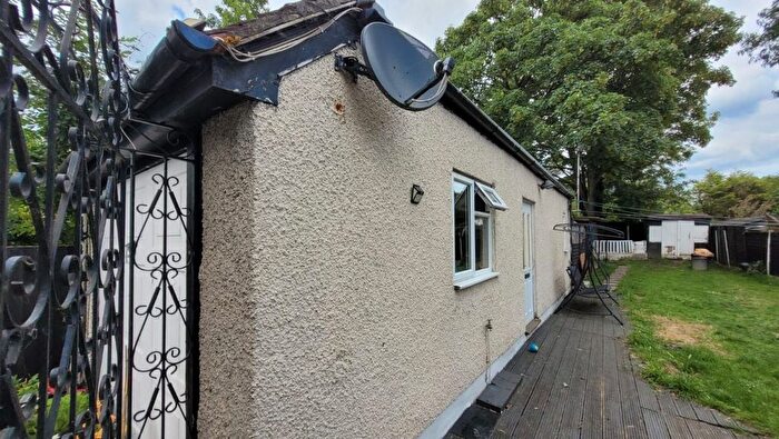 Studio To Rent In Southend Arterial Road, Romford, RM11