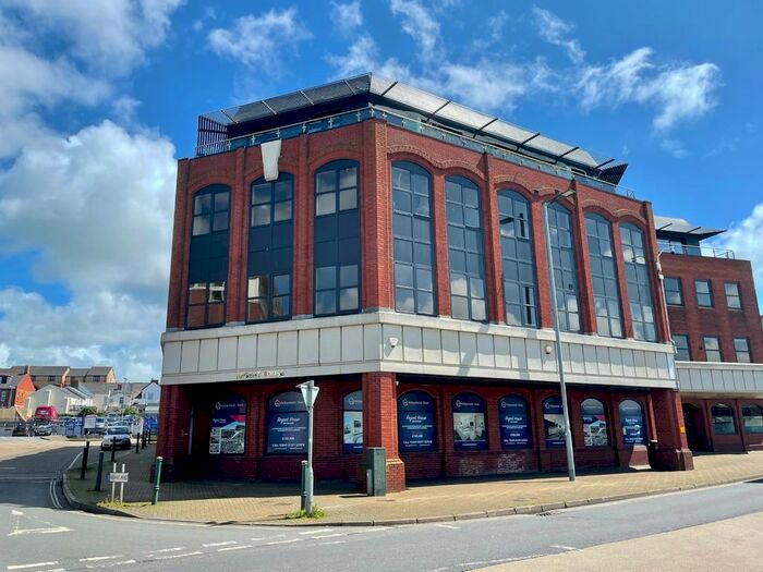 2 Bedroom Flat To Rent In Queen Street, Barnstaple, EX32