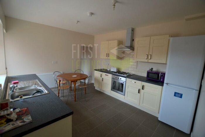 8 Bedroom Semi-Detached House To Rent In Avenue Road Extension, Leicester, LE2