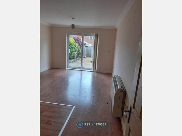 1 Bedroom Flat To Rent In Bridge Road, Park Gate, Southampton, SO31