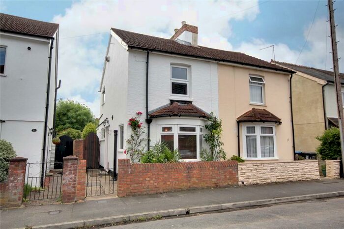 2 Bedroom Semi-Detached House To Rent In Chertsey, Surrey, KT16