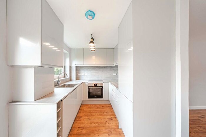 2 Bedroom Flat To Rent In Ewell Road, Surbiton, KT6