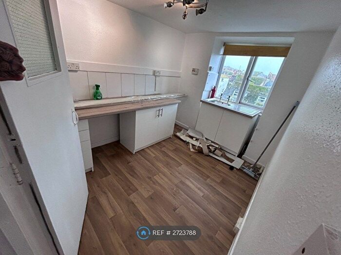 2 Bedroom Flat To Rent In East Street, Weymouth, DT4