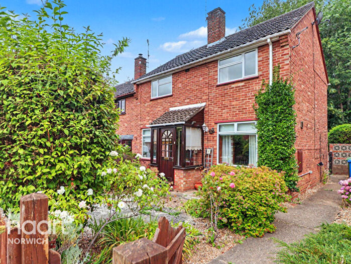 3 Bedroom Semi Detached House For Sale In Maple Drive, Norwich, NR2