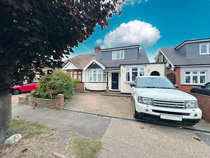 3 Bedroom Semi-Detached House For Sale In Gordon Road, Grays, RM16