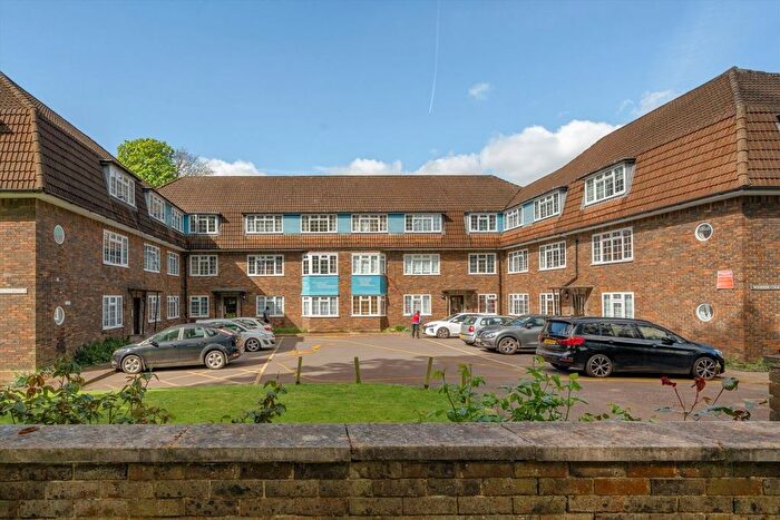 2 Bedroom Flat To Rent In Woodside Court, Ealing, W5