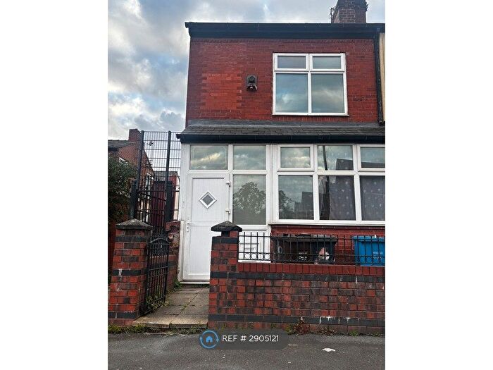 3 Bedroom End Of Terrace House To Rent In Kennedy Road, Salford, M5