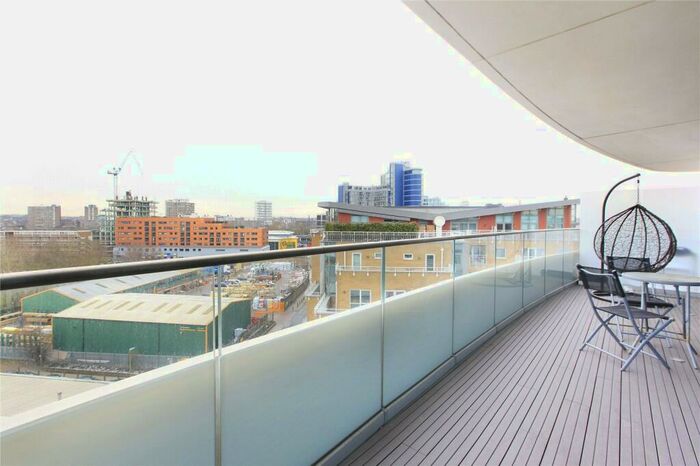 1 Bedroom Apartment To Rent In Lombard Wharf, Battersea, London, SW11
