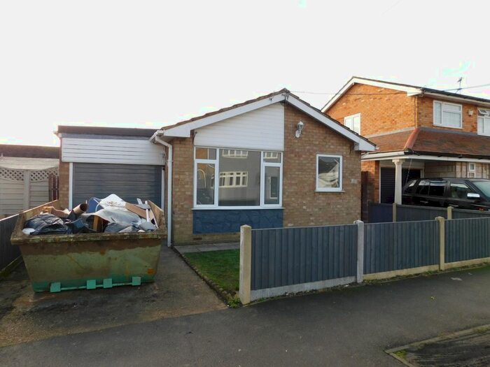 2 Bedroom Detached Bungalow To Rent In Letzen Road, Canvey Island SS8
