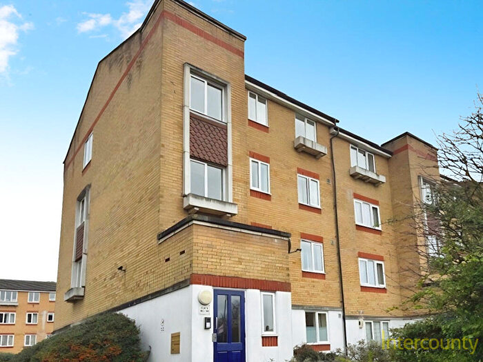 2 Bedroom Apartment For Sale In Dadswood, Harlow, Essex, CM20