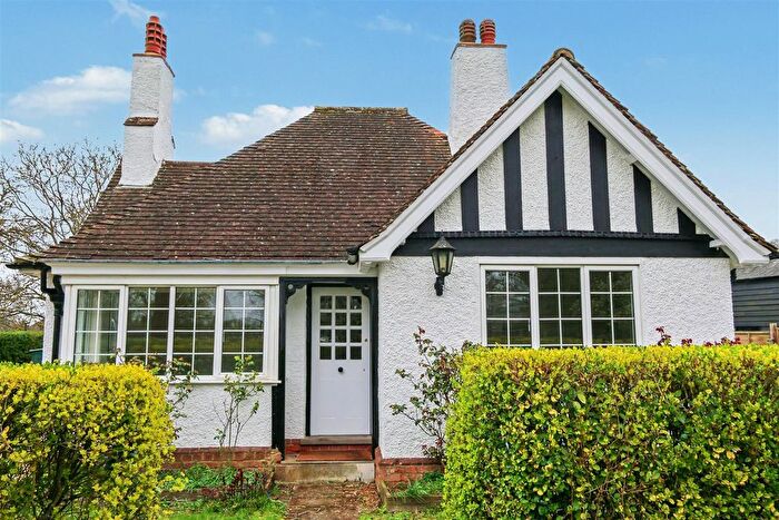 3 Bedroom Detached Bungalow To Rent In Woodhall Lane, Shenley, WD7