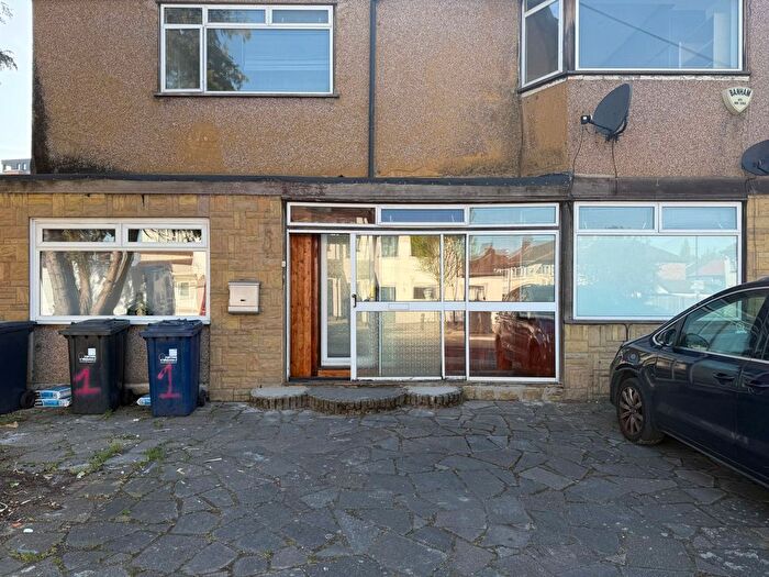 4 Bedroom Semi-Detached House To Rent In Wharncliffe Drive, Southall, UB1