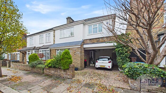 4 Bedroom Semi Detached House For Sale In Halifax Road, Enfield, EN2