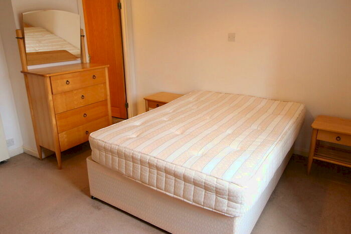 2 Bedroom Apartment To Rent In Adventurers Quay, Cardiff Bay, CF10