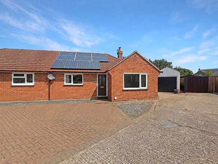2 Bedroom Bungalow For Sale In Cornwall Gardens, Braintree, CM7
