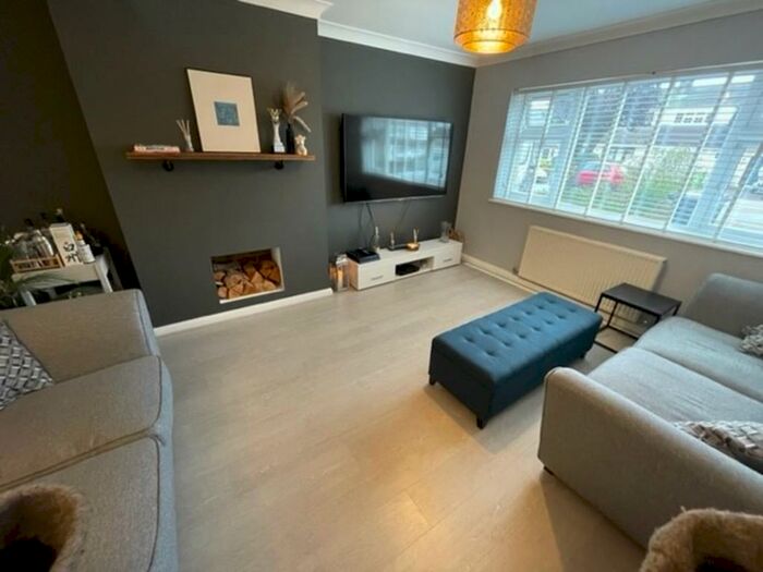 3 Bedroom Terraced House To Rent In Willow Drive, Rayleigh, SS6