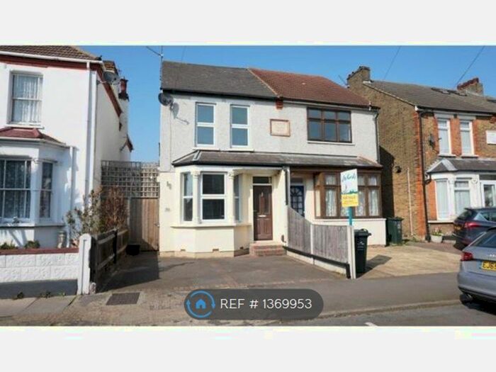 3 Bedroom Semi-Detached House To Rent In Fulwich Road, Dartford, DA1