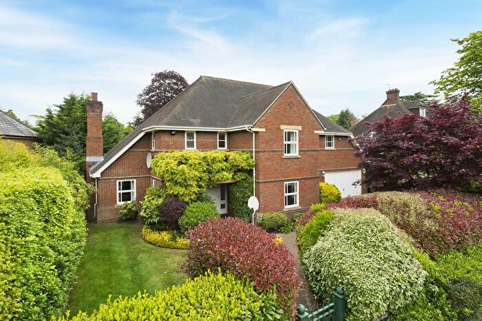 5 Bedroom Detached House To Rent In Crossfield Place, Weybridge, KT13