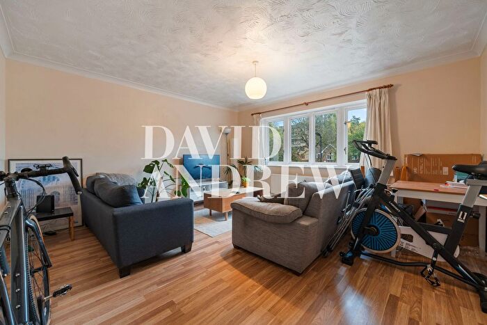 2 Bedroom Flat To Rent In Castleview Close, London, N4