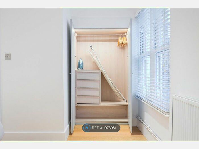 2 Bedroom Flat To Rent In Fulham Road, London, SW6