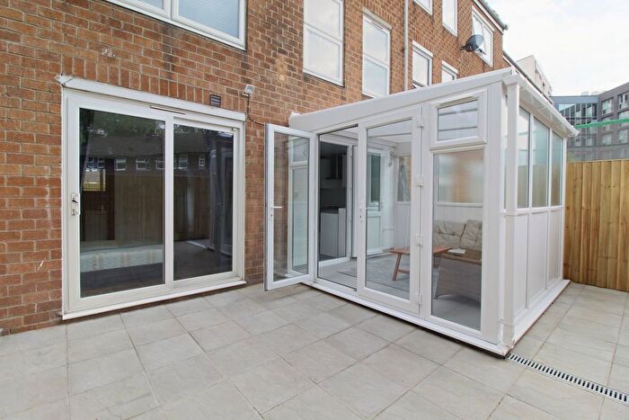 5 Bedroom Terraced House For Sale In Amhurst Road, London, E8