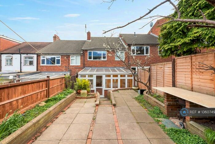 2 Bedroom Flat To Rent In Hurst Road, London, E17