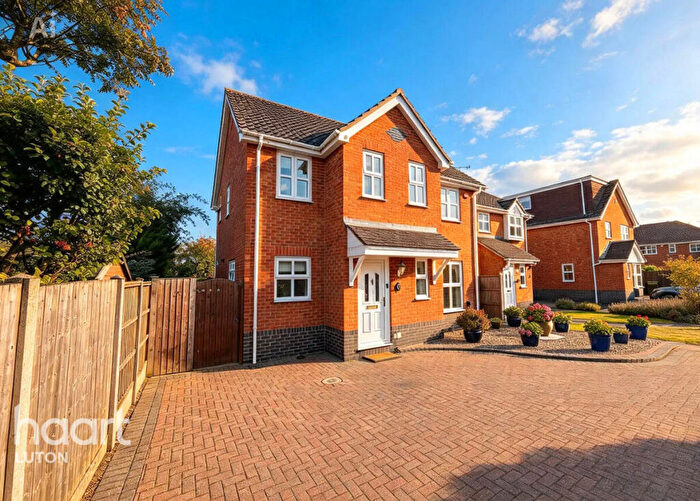 4 Bedroom Detached House For Sale In Lavender Close, Luton, LU2