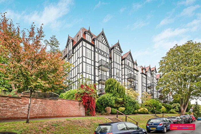 2 Bedroom Flat For Sale In Makepeace Avenue, London, N6