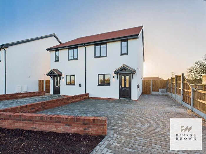 2 Bedroom Semi-Detached House For Sale In Rookery Hill, Corringham, Essex, SS17