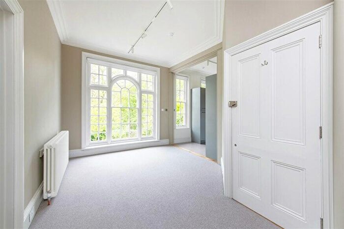 2 Bedroom Flat To Rent In Hampstead Hill Gardens, Hampstead, NW3