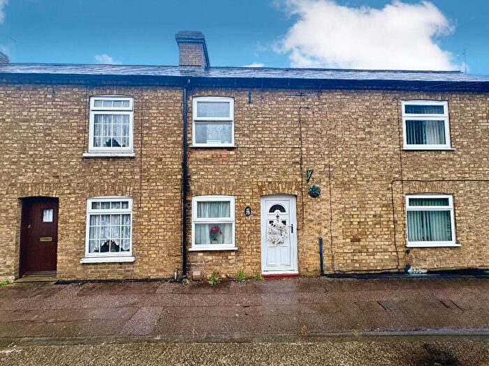 2 Bedroom Cottage For Sale In Hexton Road, Barton-le-Clay, Bedfordshire, MK45