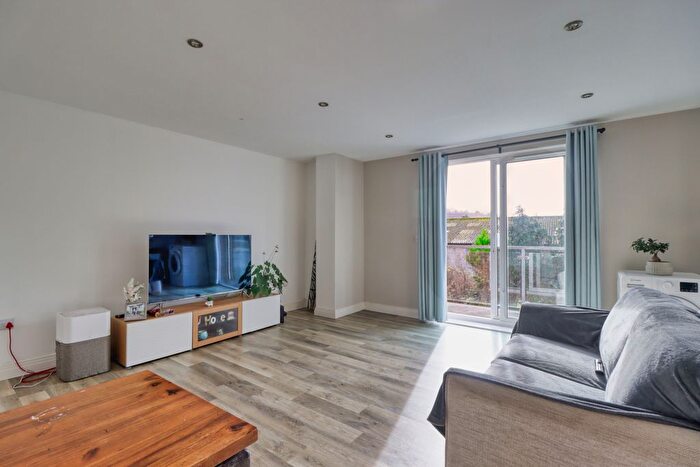 2 Bedroom Flat For Sale In Gilletts Lane, High Wycombe, Buckinghamshire, HP12