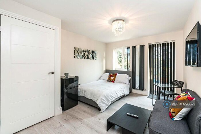 Studio To Rent In Addington Road, South Croydon, CR2