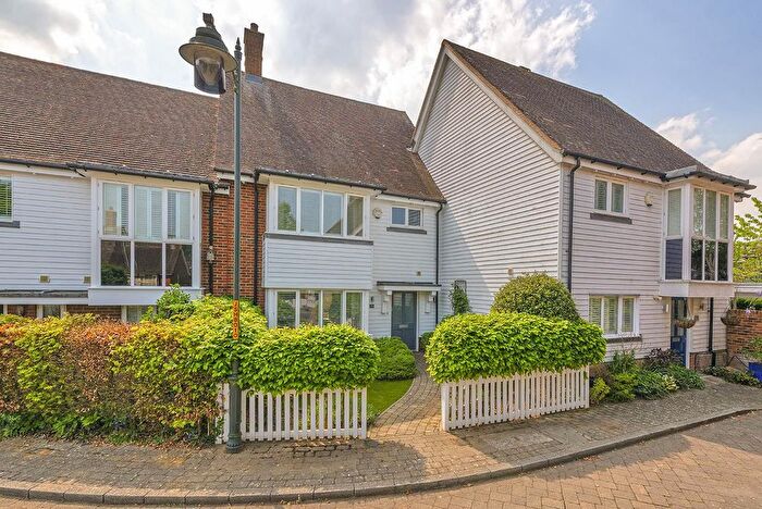 3 Bedroom Semi-Detached House For Sale In Shoesmith Lane, Kings Hill, ME19