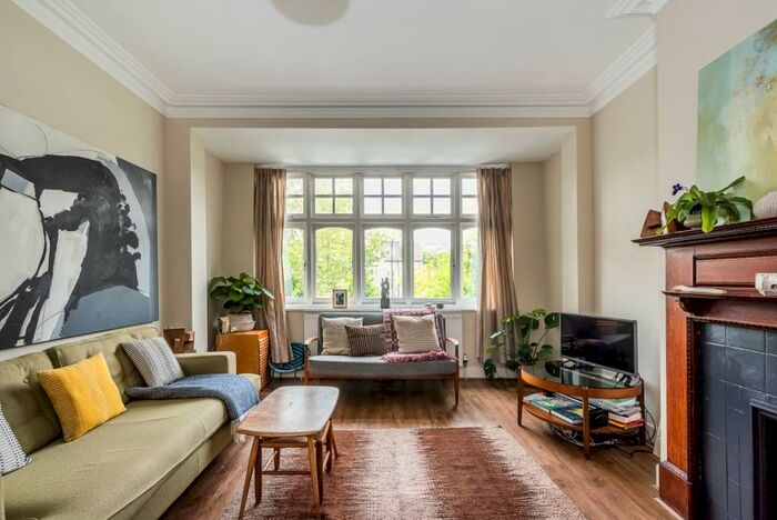 3 Bedroom Terraced House To Rent In Court Lane London, SE21