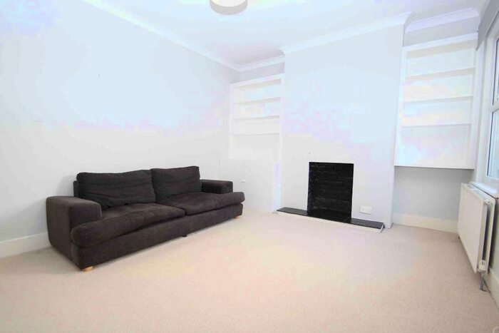 2 Bedroom Flat To Rent In Earlsfield Road, London, SW18