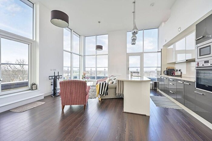 2 Bedroom Flat To Rent In Roehampton Lane, Roehampton, London, SW15