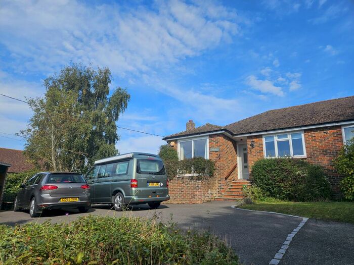 2 Bedroom Bungalow To Rent In Wheeler's Lane, Linton, ME17